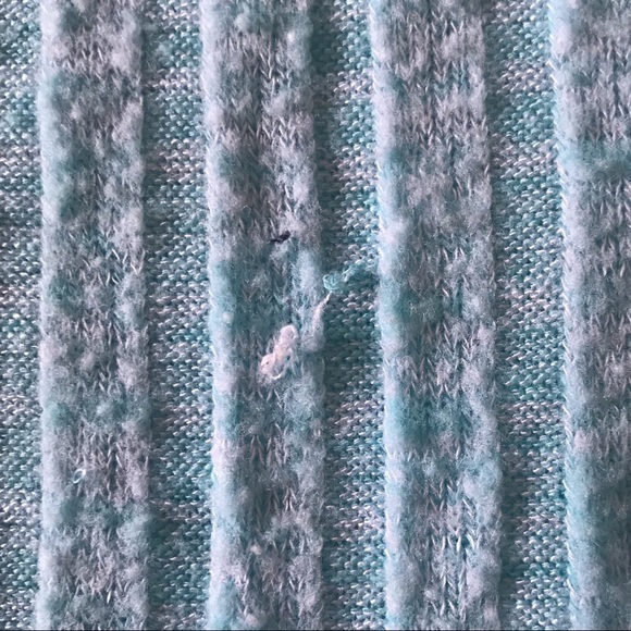 🆑 2/$5 | Ribbed V-Neck - Picture 6 of 7